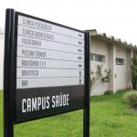 placa-identificacao-campus-saude-ucpel-pelotas