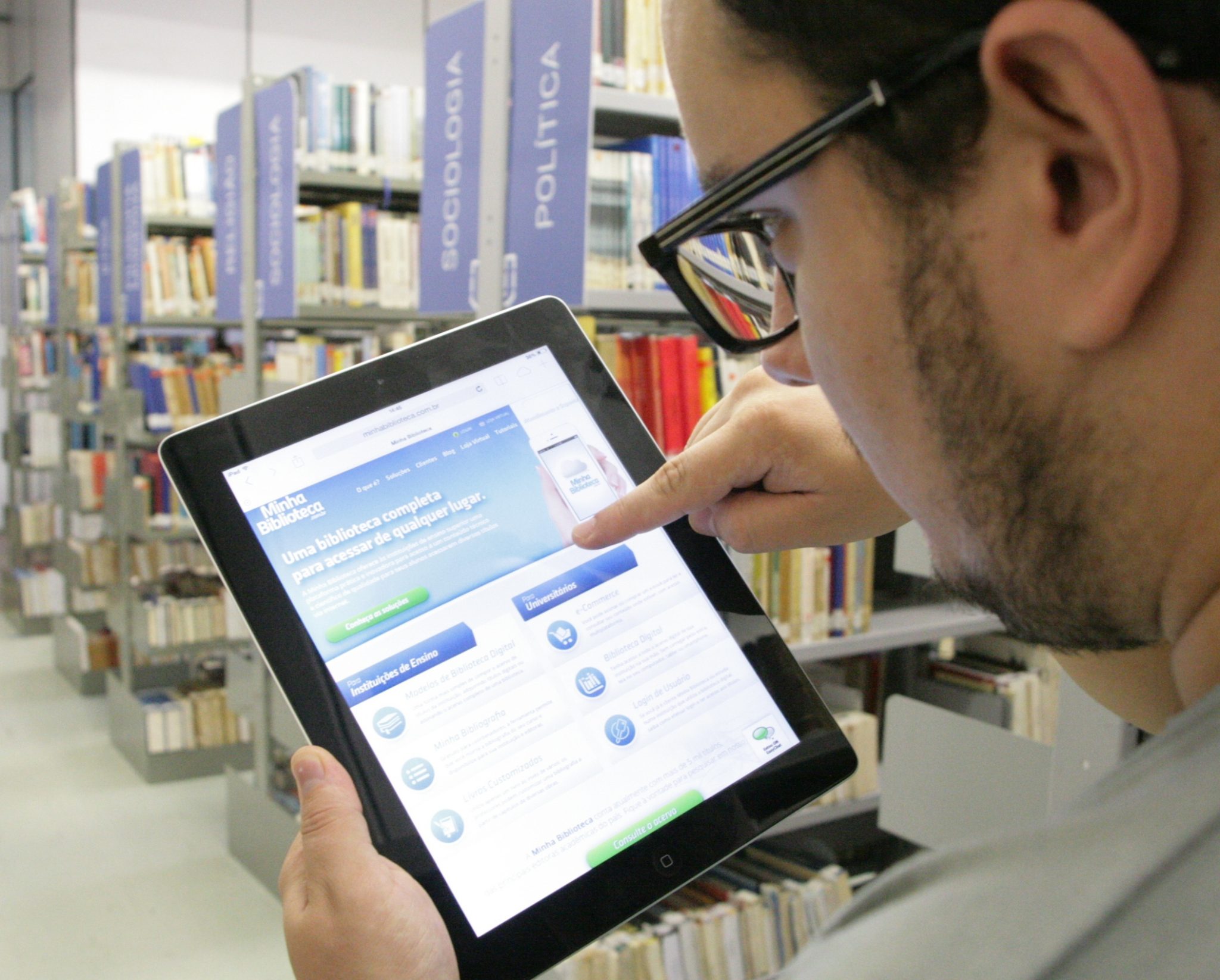 tablet-acesso-biblioteca-digital-sapu-ucpel-universidade