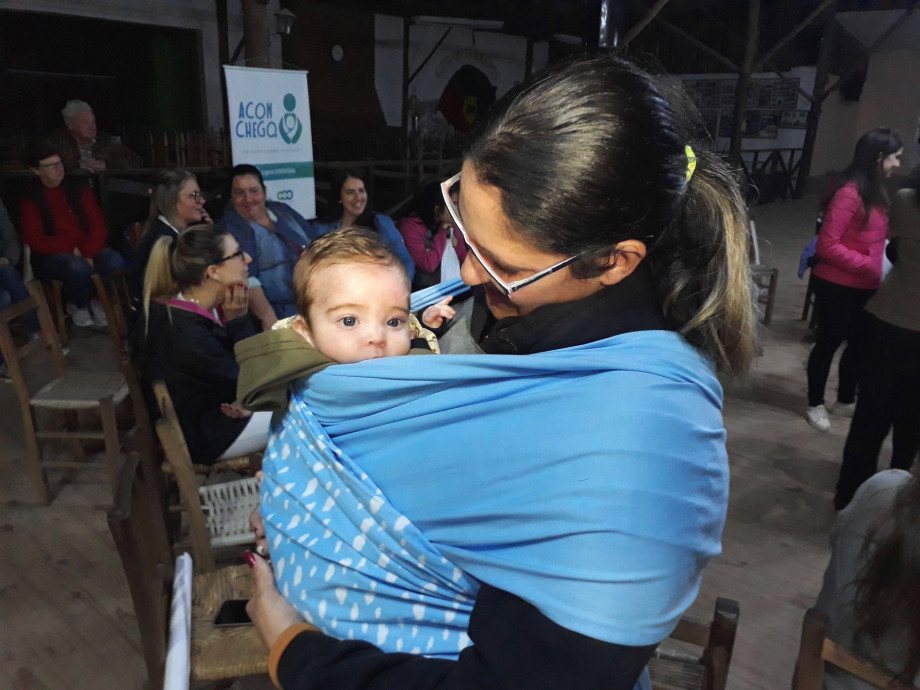 academicos-nas-ubs-slings-bebe