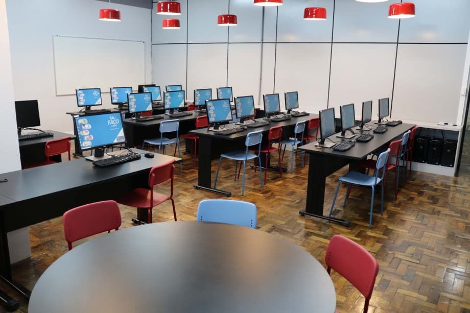 Laboratório de Computação Gráfica com alta tecnologia proporciona novas experiências aos alunos do curso de Arquitetura
