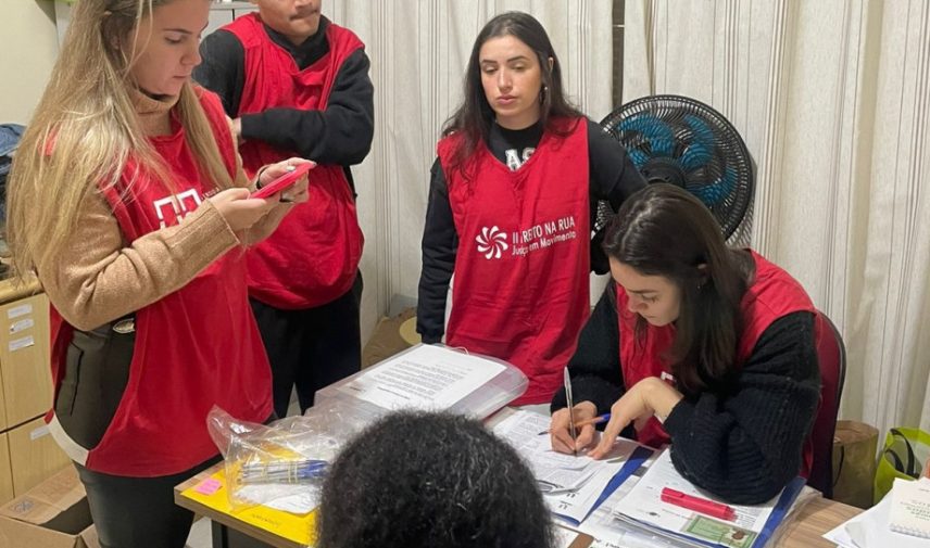 alunos-atendem-atingidos-pela-enchente