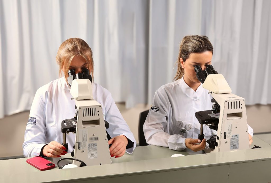 Biomedicina, Biomedicina: Saiba tudo sobre a área antes de escolher o curso