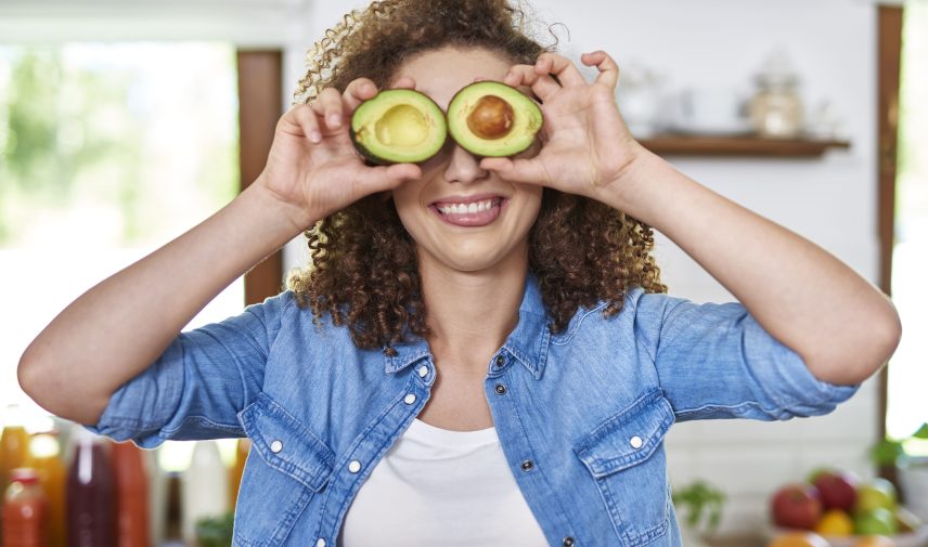 A área da Nutrição segue em destaque no mercado, com alta demanda por profissionais capacitados em diferentes segmentos — da clínica ao esporte. O curso prepara o aluno para atuar de forma ética e atualizada, acompanhando as novas tendências em saúde e alimentação.